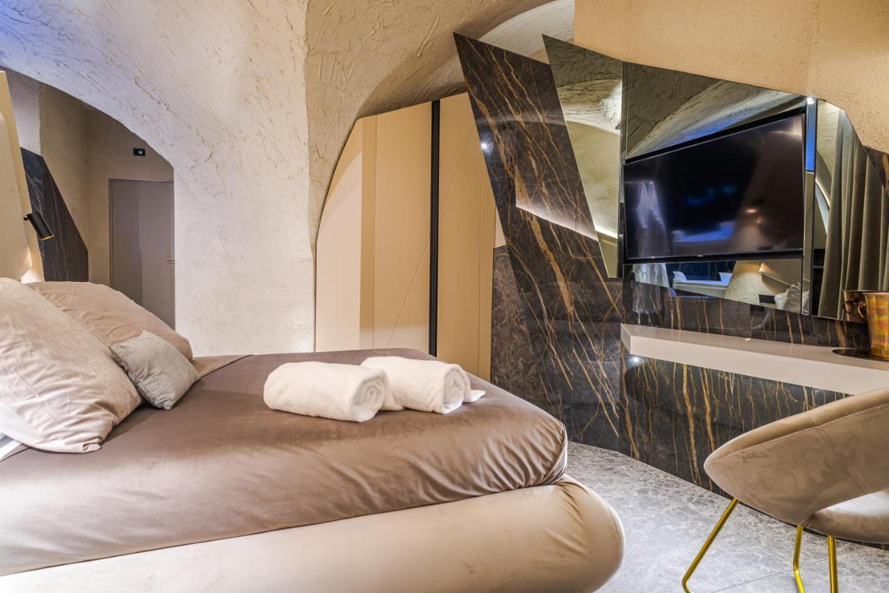 Le Suites Del Duomo Luxury Катания Экстерьер фото